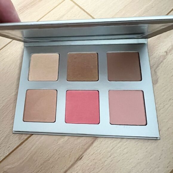 ICONIC LONDON Blaze Chaser Face Palette BNWT - Picture 6 of 7